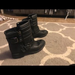 Women's fall/winter black booties.